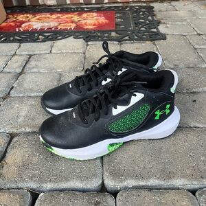 Boys basketball shoes